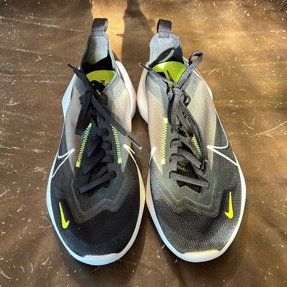 Men’s Nike Vista Lite Sneakers SZ 9.5 - Picture 1 of 9